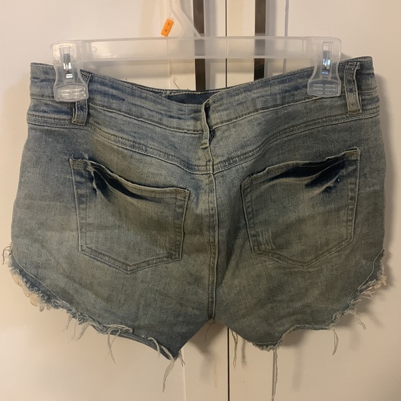 Demon cutoffs with lace detailing - Picture 2 of 2